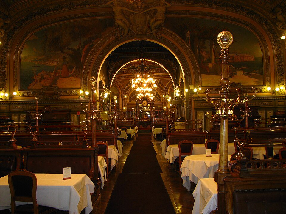 Paris Restaurant Inside a Train